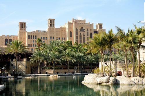        - 8 ,     -  Metropolitan Hotel Dubai 4